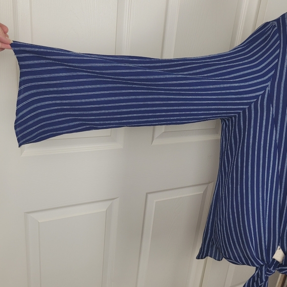 New Directions women's XL Extra Large Blue Striped Front Tie Long Flared Sleeves - Picture 9 of 12